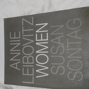 Annie Leibovitz women book.